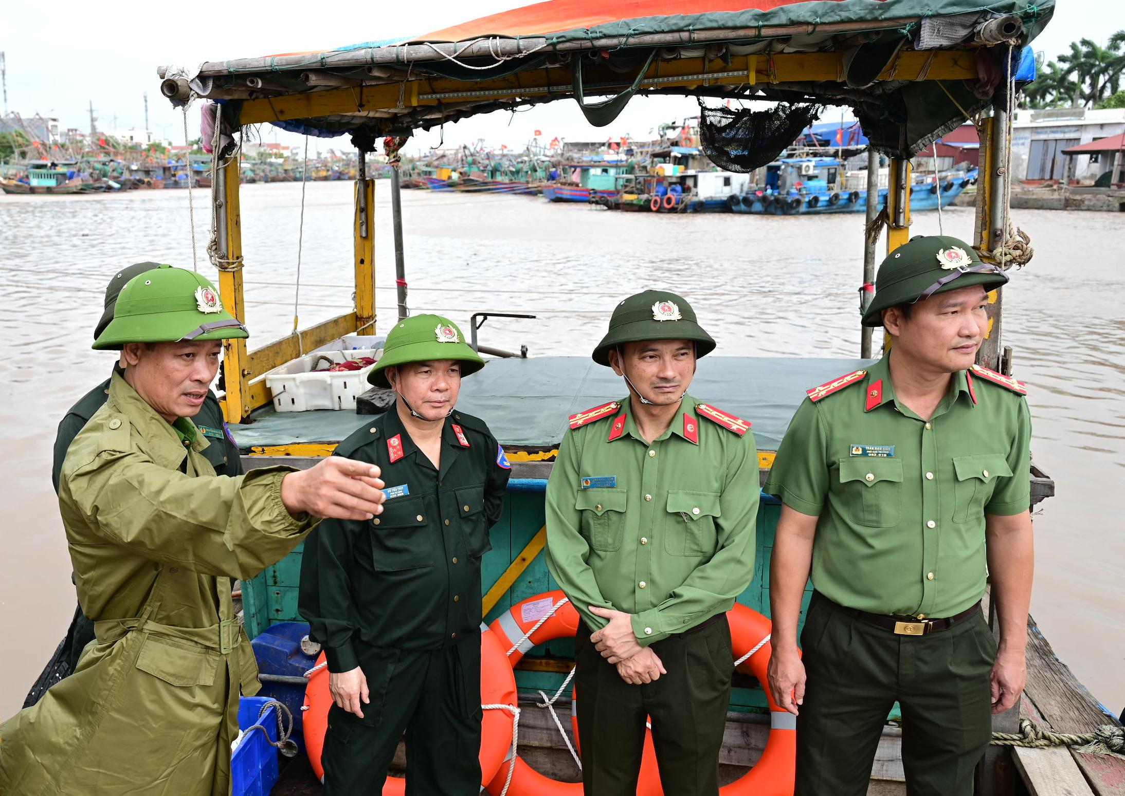 Đoàn Công tác Bộ Công an thăm, kiểm tra một số đơn vị ứng phó cơn bão số 3 (WIPHA) trên địa bàn thành phố Hải Phòng